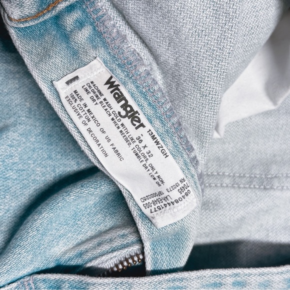 Light Wash Vintage Wrangler Jeans - Picture 6 of 8
